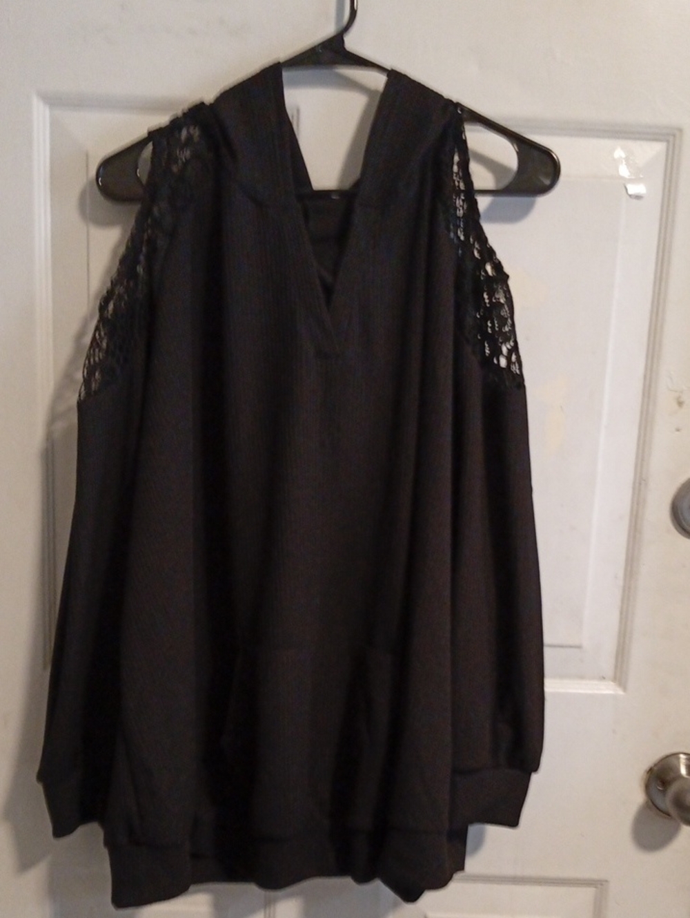 SHEIN Black Cold-Shoulder Lace Trim V-Neck Sweatshirt